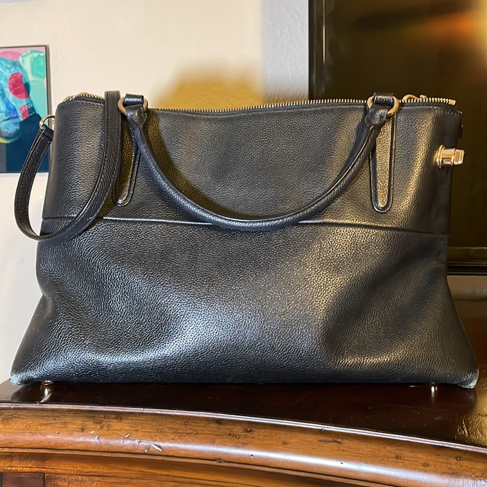 Beautiful COACH purse - Picture 4 of 10